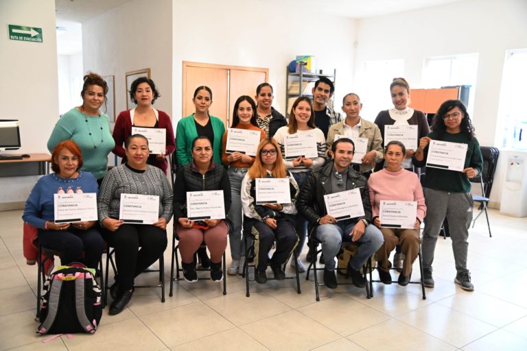 Entregan reconocimientos a quienes concluyeron el Curso de Lengua de Señas Mexicana (LSM) en Aguascalientes
