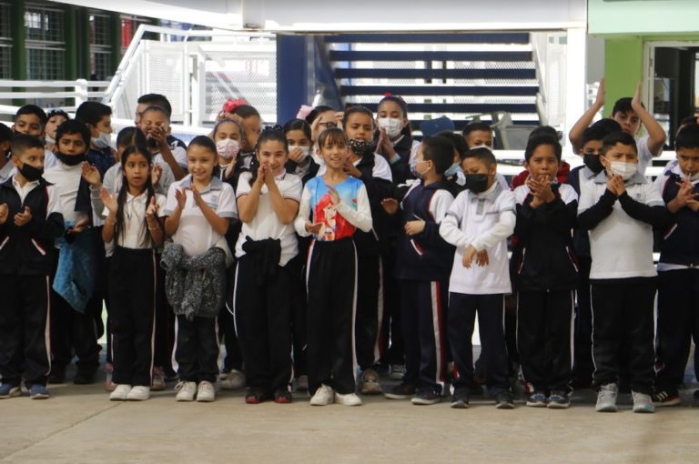 Se realizó entrega de lentes bajo el programa Goles para Ver Mejor