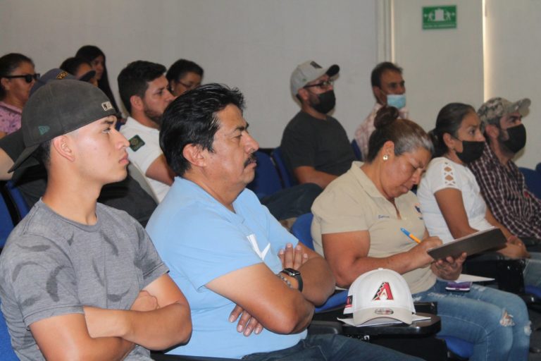 Acreditan comerciantes curso de Manejo de Alimentos