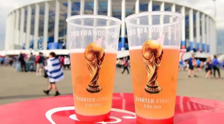 Qatar prohíbe la venta de cerveza y bebidas alcohólicas en los estadios para el Mundial de fútbol