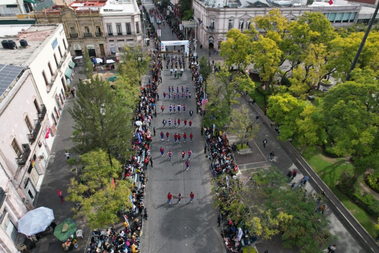 El talento de los deportistas locales engalanó el desfile de la Revolución Mexicana