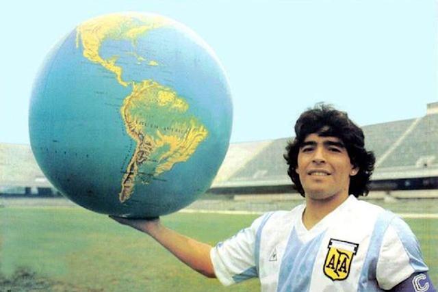 Maradona, el más sucio, el más humano de los dioses
