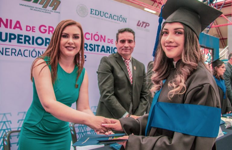 491 estudiantes de la UTNA egresan como técnicos superiores universitarios  