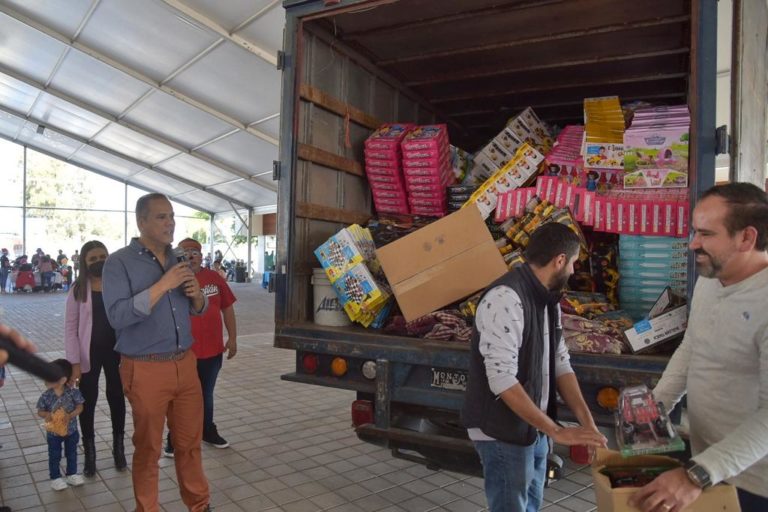 Realiza Jesús María una jornada más del Maratón del Juguete