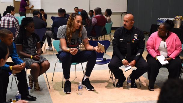 Rusia intercambió con EU a basquetbolista Brittney Griner por traficante de armas Viktor Bout