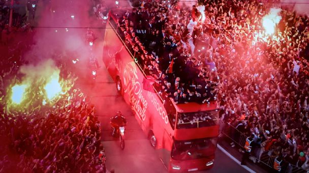 Reciben como héroes a los seleccionados de fútbol de Marruecos 