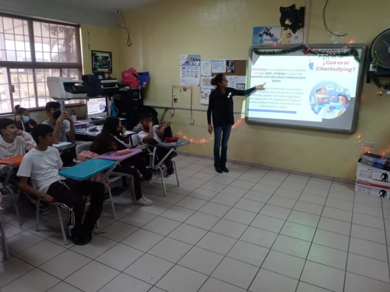 Policías estatales concientizan sobre conductas antisociales en menores