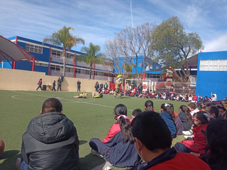 Bomberos del Estado presentaron la obra de teatro Aprende a no quemarte