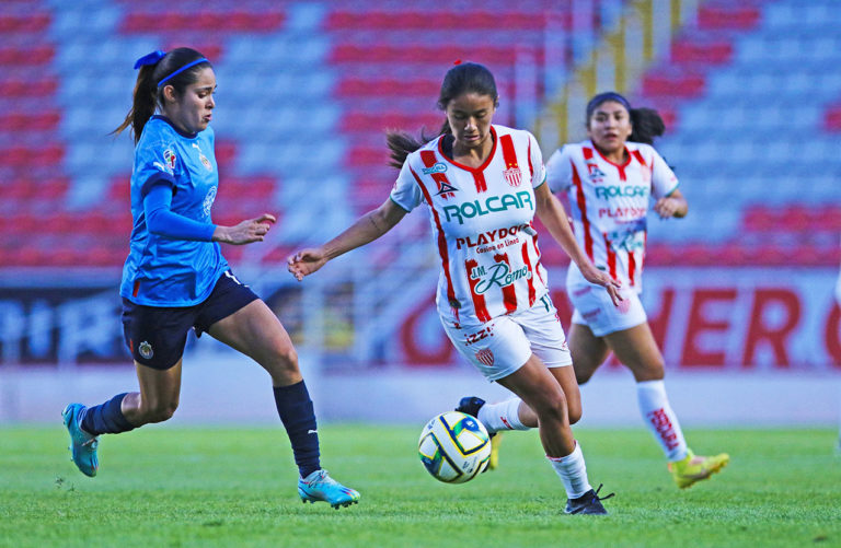 Centellas del Necaxa caen ante Chivas en duelo de la Jornada  2