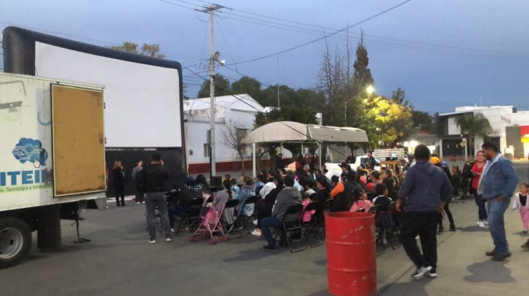 Llegó Cine en tu Municipio a Pabellón de Arteaga 