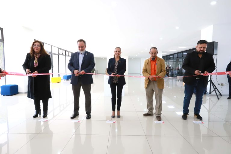 Rectora de la UAA inaugura la exposición Razonamiento en el arte del Mtro. Faustino Barba 