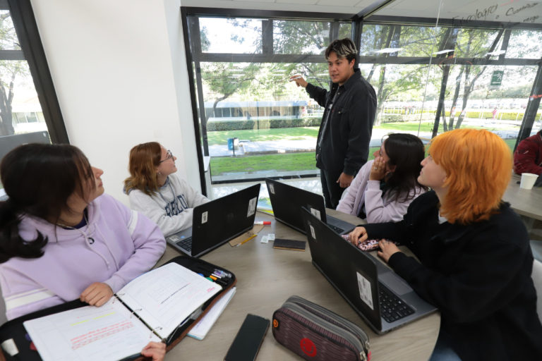 Programa de Tutoría Par logra resultados aprobatorios en sus estudiantes