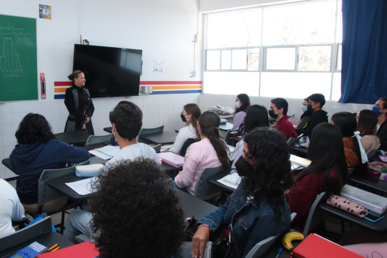 Rectora de la UAA visita a estudiantes del Bachillerato Central 