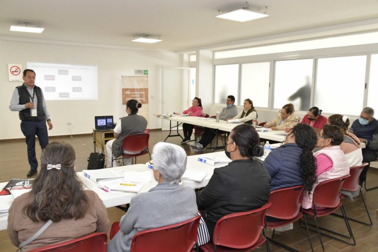 Inicia el taller Formador de Cuidadores de Adultos Mayores en el DIF estatal