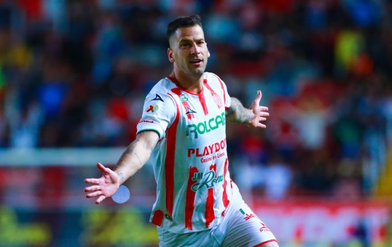 Necaxa derrota a Pumas 3 a 1