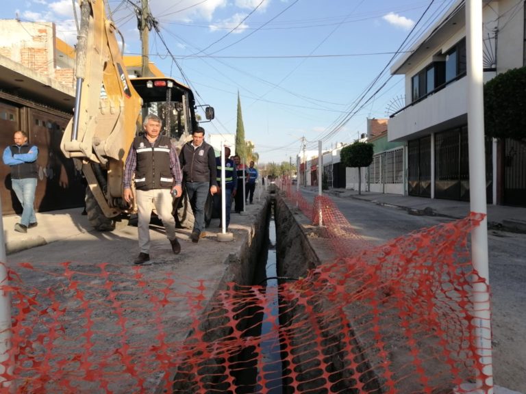Rehabilitan tuberías de alcantarillado sanitario en diversas colonias del municipio 