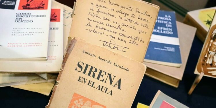 Se agregaron tesoros bibliográficos al Pabellón Antonio Acevedo Escobedo