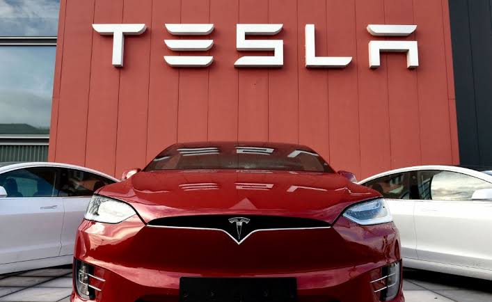 EU abre investigación de seguridad tras quejas de conductores de Tesla
