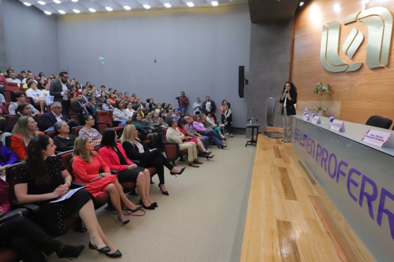 Imparten en la UAA conferencia magistral sobre derechos de las mujeres