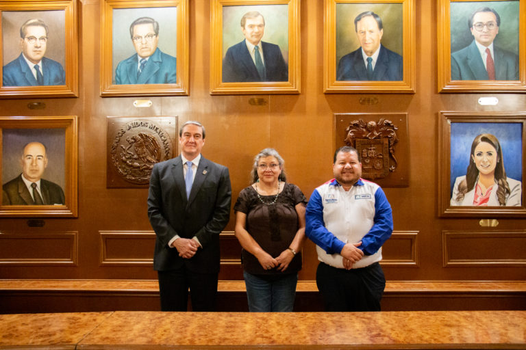 Gestiona Tere Jiménez recursos adicionales para que más adultos jóvenes concluyan su educación básica