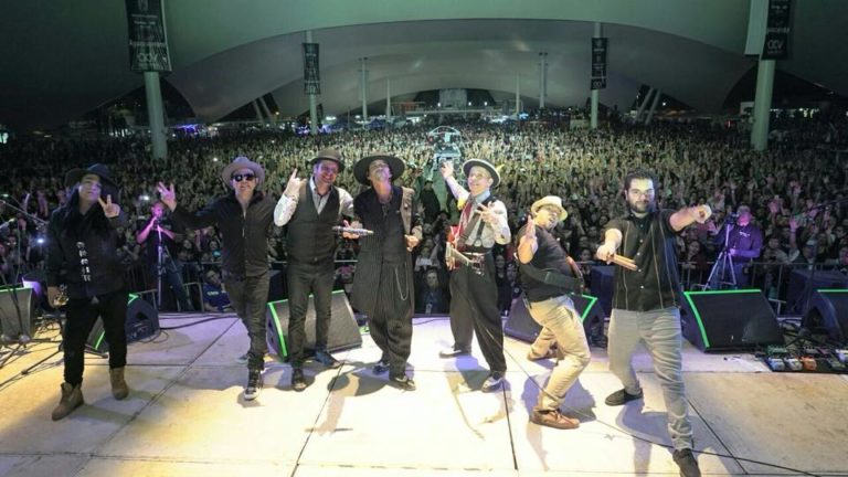 Más de 30 mil almas cantaron y bailaron con Maldita Vecindad