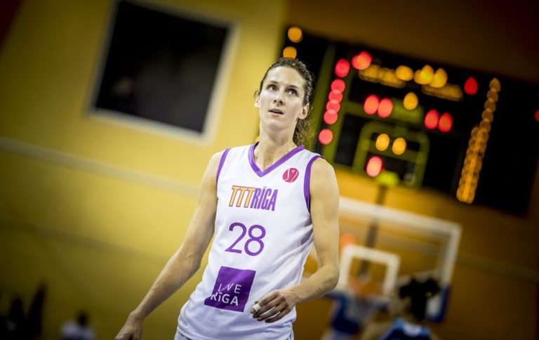 Panteras firma a la pivot letona Kristine Vitola