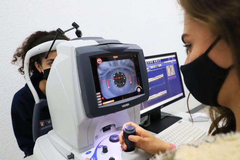 Clínicas de Optometría de la UAA cuentan con equipo necesario 