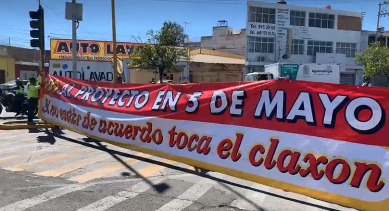 Cierran locatarios 5 de Mayo y se niegan a dialogar con las autoridades