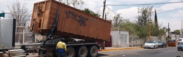 Continúa Municipio de Aguascalientes con trabajos de recolección de estructuras y desechos en el área ferial