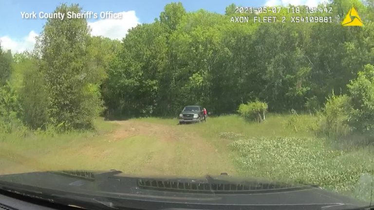 Por brutalidad policial, un hombre demanda a los oficiales que le dispararon 50 veces