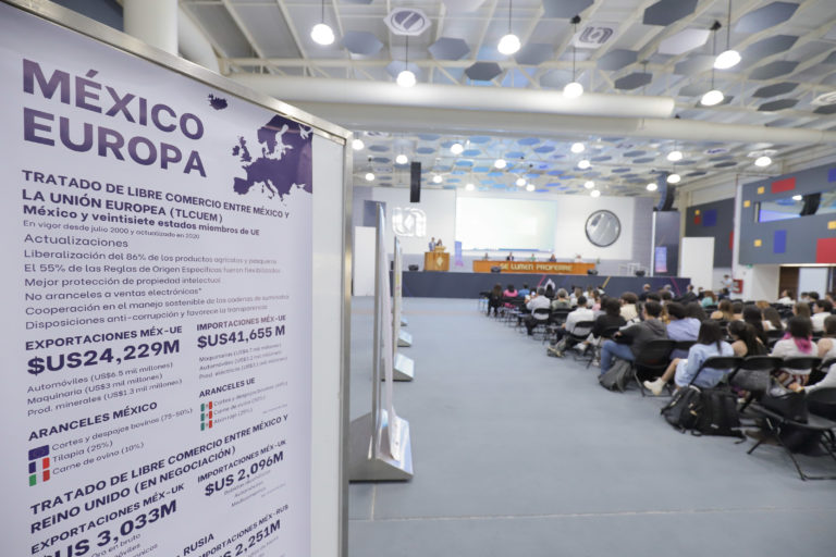 Alumnos de la UAA participan en el I Simposio de Investigación Económica