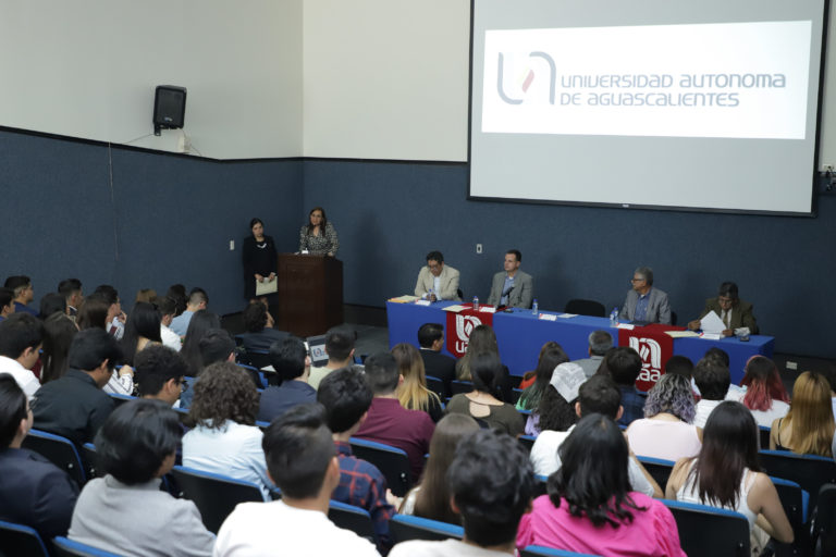 Estudiantes de la UAA participaron en el 10º Foro de Comercio Internacional 