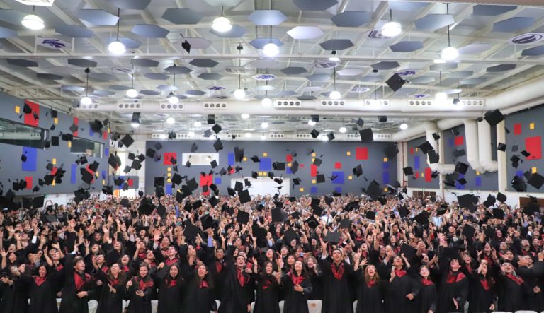 UAA celebra la graduación de más de 1 mil estudiantes de Educación Media 