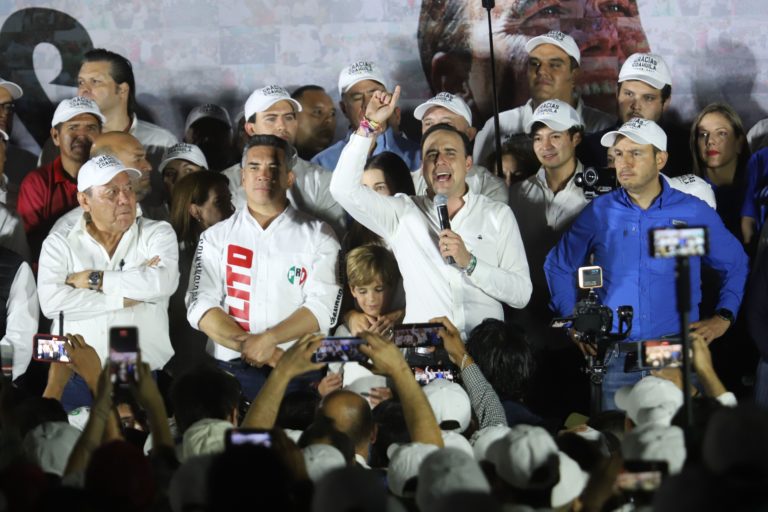 Debacle/ Bajo presión 