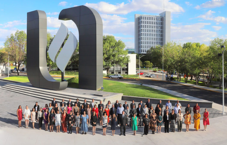 Reconocen a colaboradores de la UAA por su dedicación y años de servicio