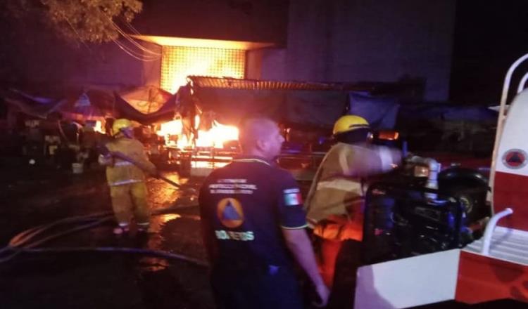 Incendio en mercado de Acapulco consumió 400 locales 
