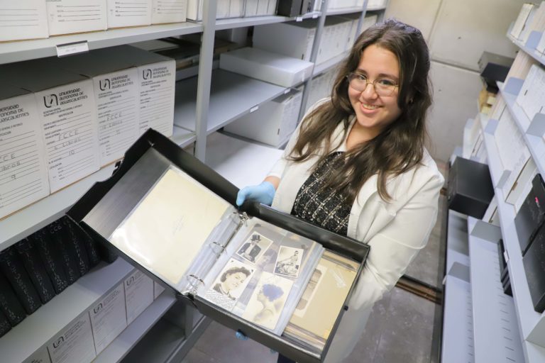 Egresada de la UAA obtiene beca de matrícula para estudiar su posgrado en una universidad de Madrid 