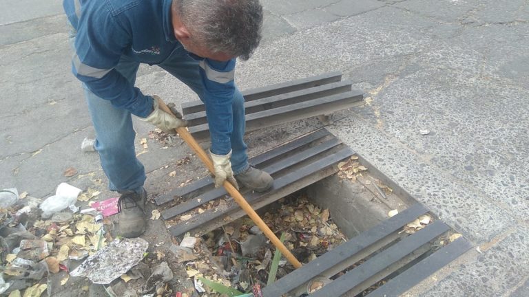 Atienden delegaciones municipales reportes ciudadanos de coladeras tapadas en Aguascalientes