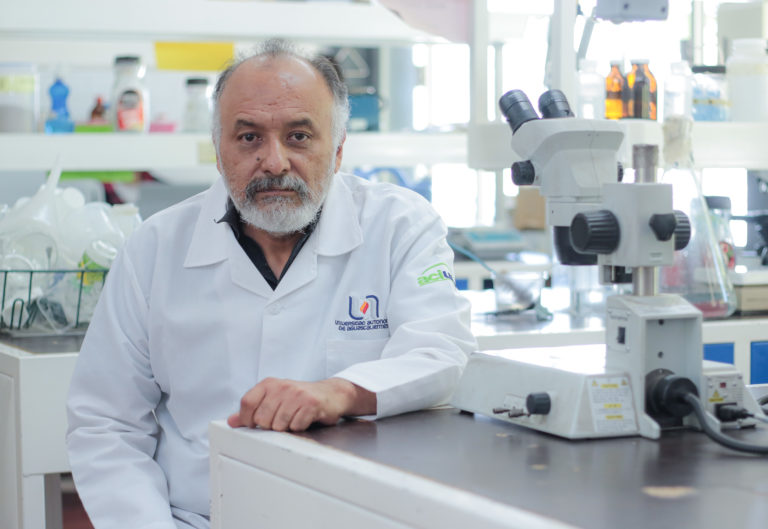 Estudiantes e investigadores de la UAA buscan la remoción de fármacos en agua a través de microalgas