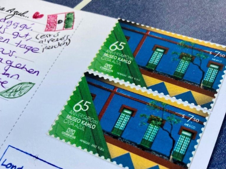 Museo Frida Kahlo y SEPOMEX emiten estampilla por 65 aniversario de la Casa Azul 