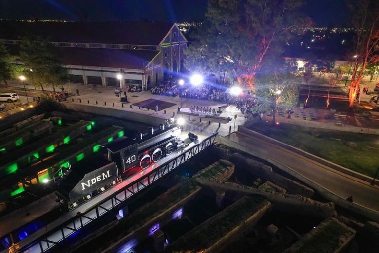 Develan la placa conmemorativa de la locomotora 40 en Aguascalientes