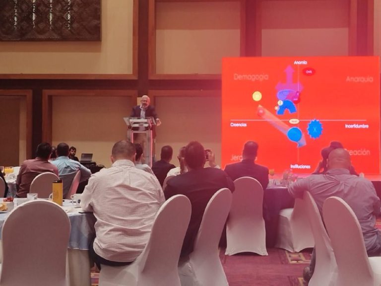 No se descarta una elección de estado: Macario Schettino