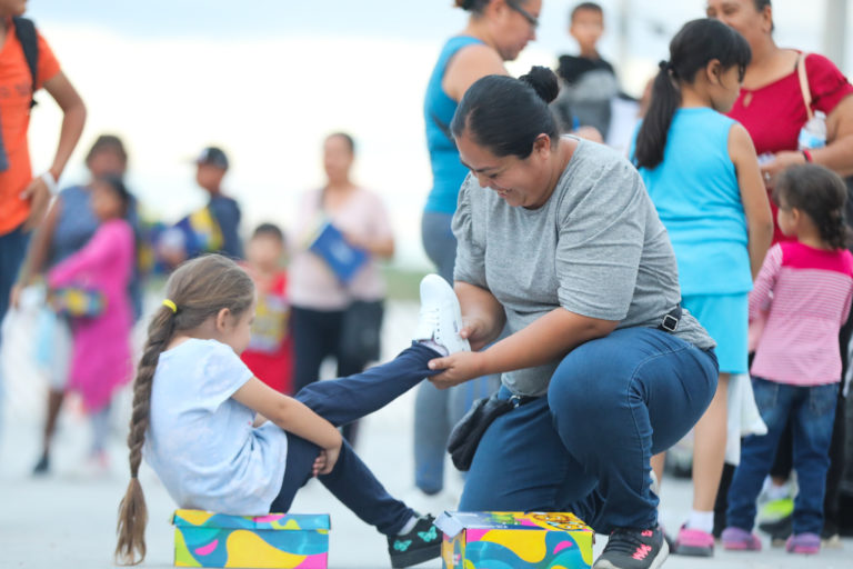 Más de 11 mil niñas y niños de Aguascalientes recibieron útiles, zapatos, tenis y mochilas de manos 