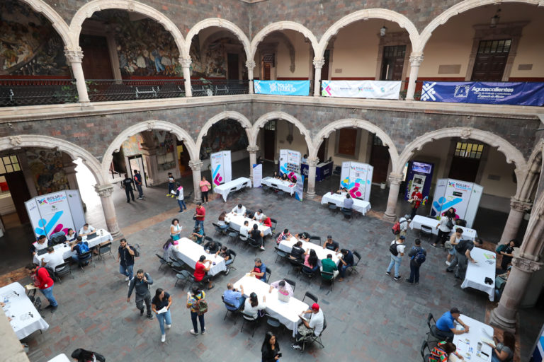 Asiste al Jueves de Bolsa de Trabajo en el Palacio de Gobierno en Aguascalientes