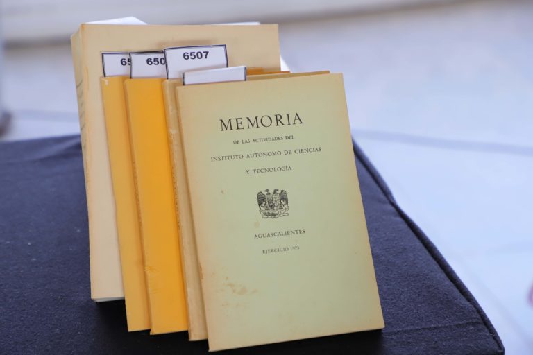 Recibe la UAA colección de 1,931 documentos pertenecientes al Fondo Miguel Ángel Barberena Vega