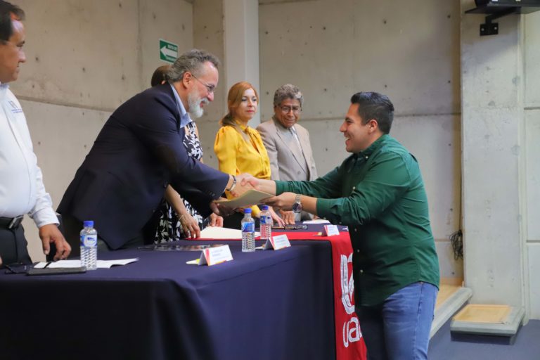 Egresa UAA a 47 alumnos de diplomados en materia de administración y finanzas