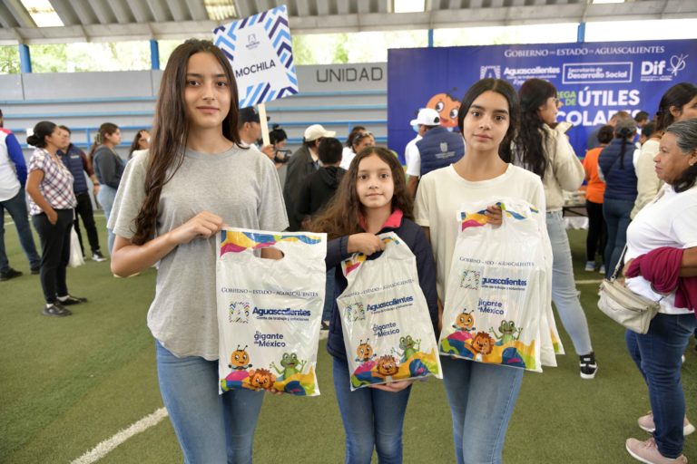 DIF Estatal en coordinación con SEDESO arranca la gira de útiles escolares en Aguascalientes