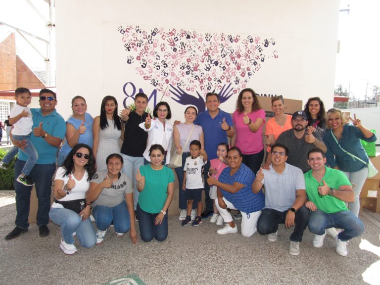 SIPINNA recibe donativo de 974 pares de zapatos 