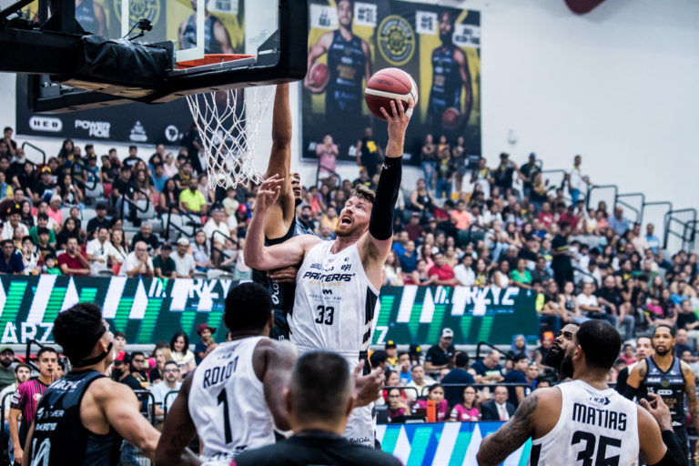 Panteras pierde en el primero ante Fuerza Regia