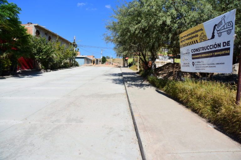 Municipio de Aguascalientes supervisa colocación de pavimento hidráulico en Norias de Ojocaliente 